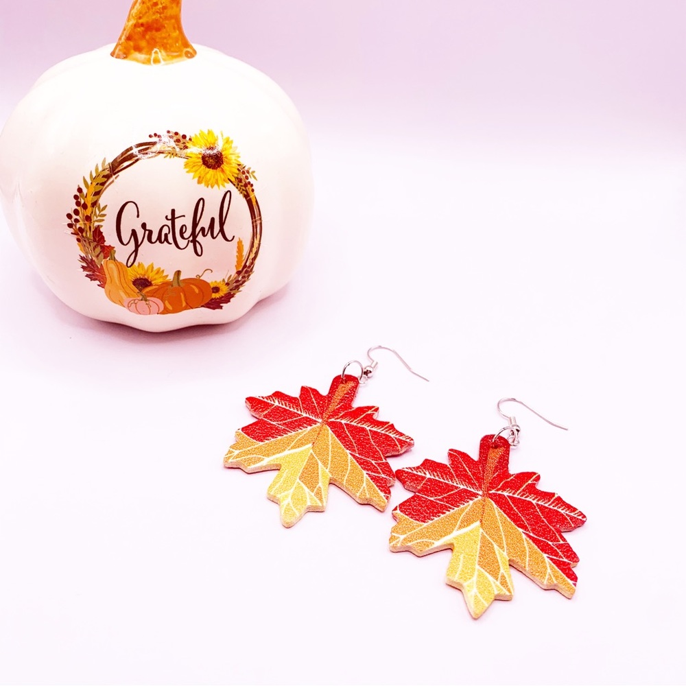 🍁 2/$10 Fall faux leather earrings